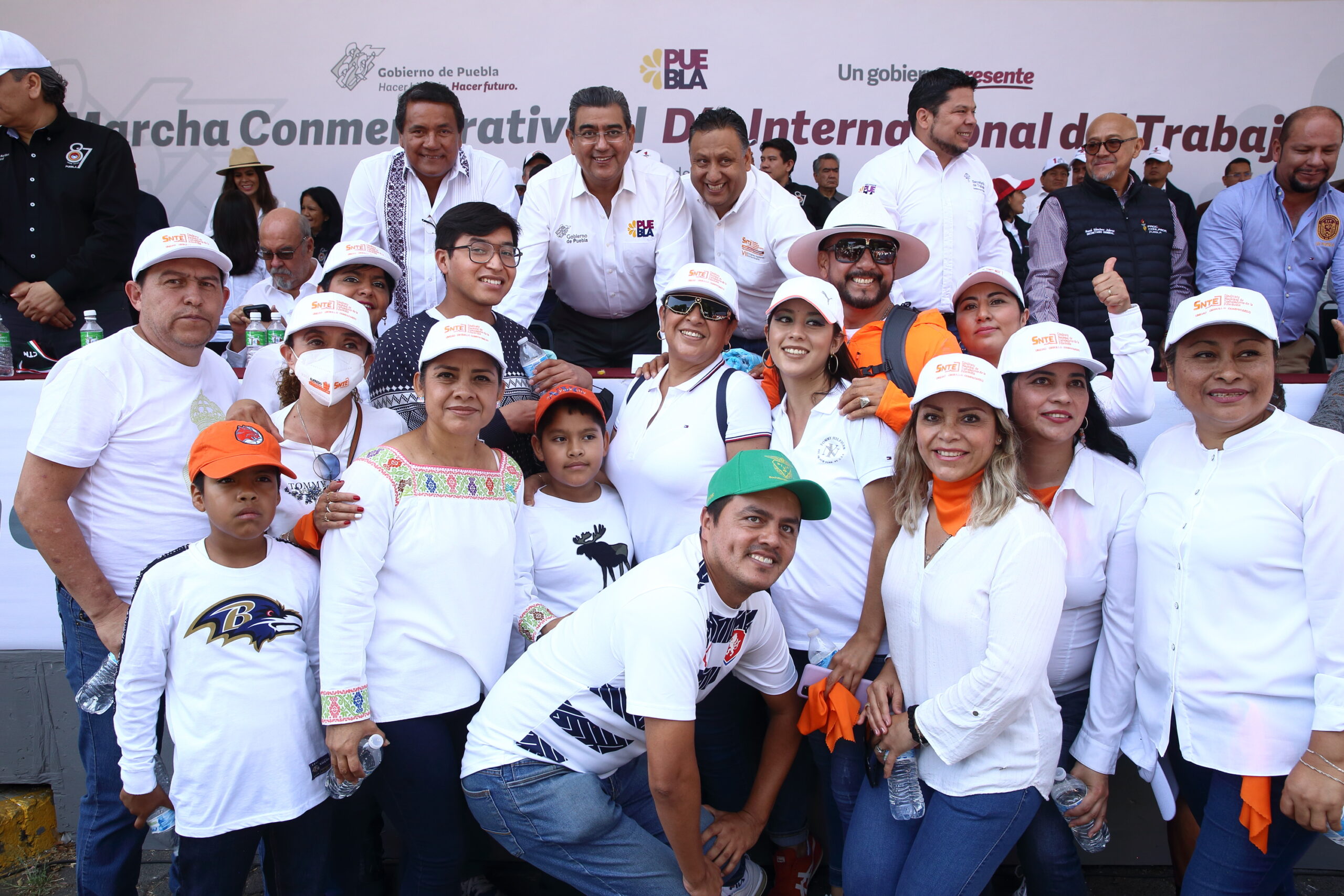 Encabeza gobernador Sergio Salomón encuentro con líderes sindicales