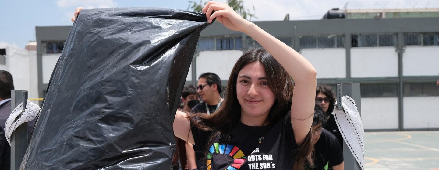 Universitarios mexicanos recogen más de 70 toneladas de plástico