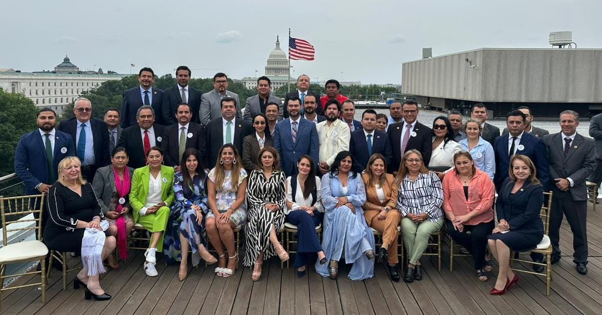 Araceli Celestino promueve figura de legislador migrante en Washington