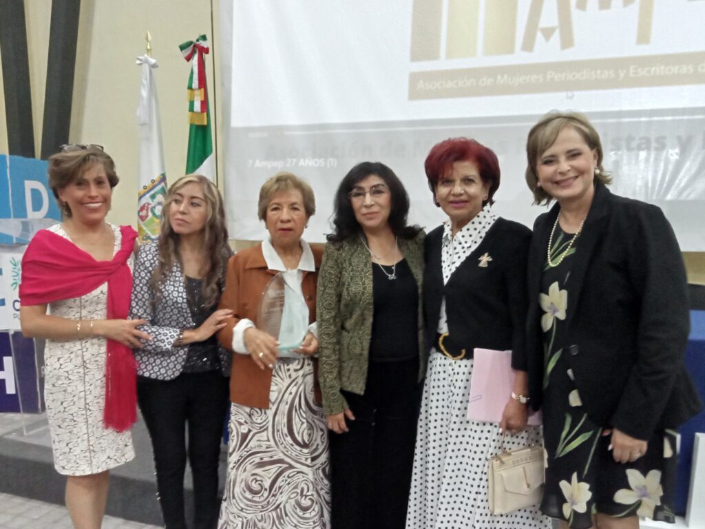 En el 27 Aniversario de la Asociación de Mujeres Periodistas y Escritoras de Puebla –AMPEP- su presidenta J. Leticia García Polo, informa que ya concluye su periodo y habrá nueva presidenta después del 8 de septiembre