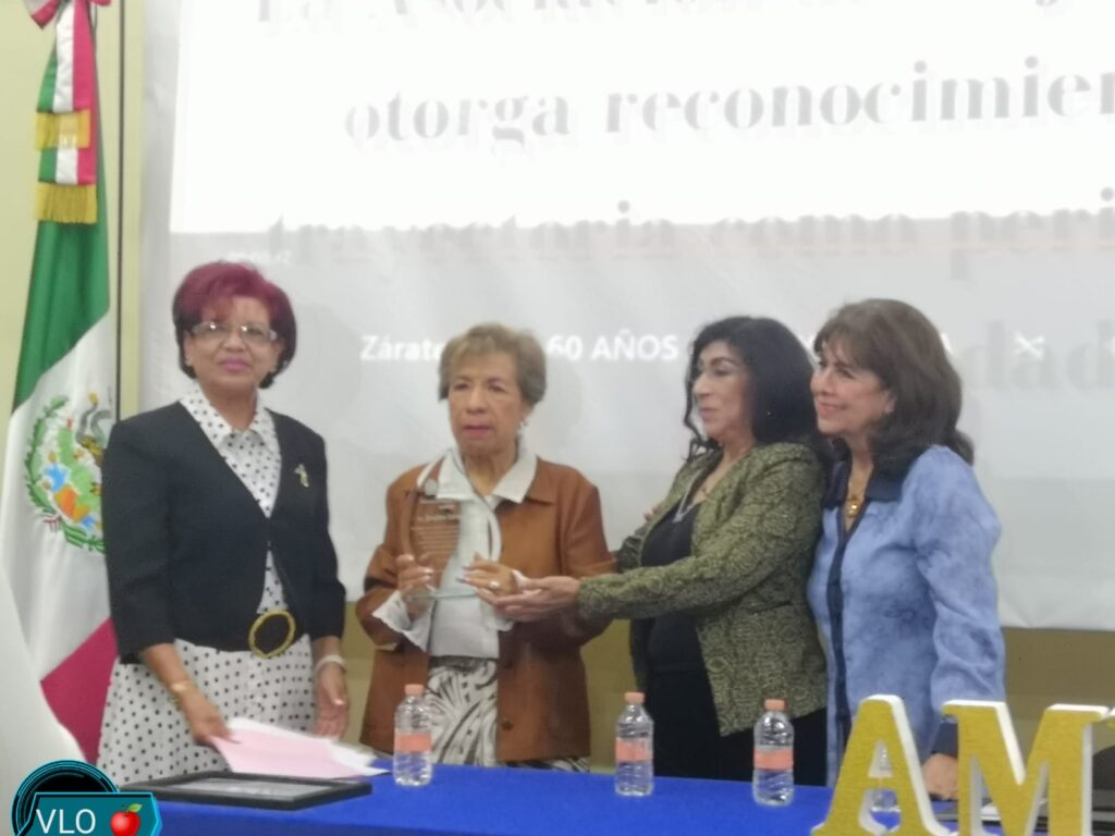 AMPEP distinguió a la Periodista Josefina Zárate por 60 años de trayectoria