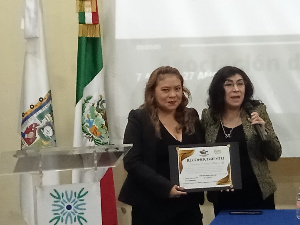 Yazmín Peralta Montes que representó a México en el Conversatorio Iberoamericano organizado por la Asociación Mundial de Mujeres Periodistas y Escritoras –AMMPE- Word Capitulo México.