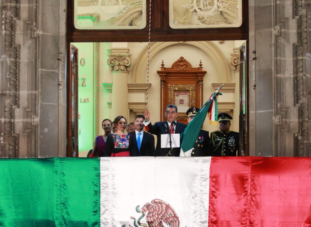 Celebra Puebla orgullo mexicano; Sergio Salomón encabezó “Grito de Independencia”