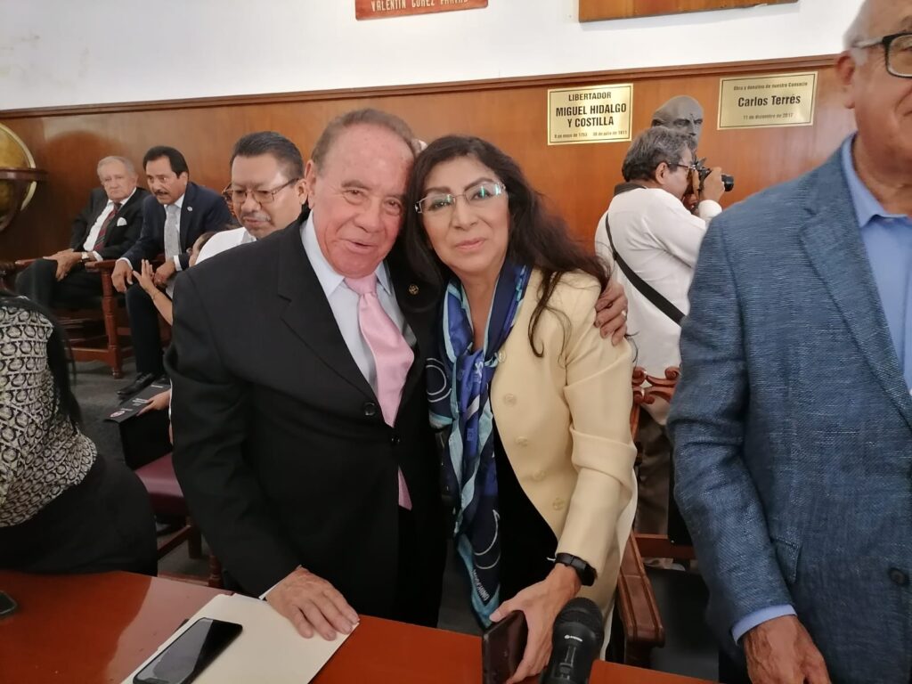 J. Leticia García Polo directora de Mundo de Mujeres y José Luis Uribe Presidente del Club Primera Plana 