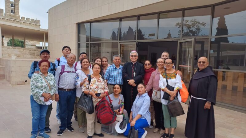 Retornan a Puebla 17 personas varadas en medio del conflicto Israel- Gaza: Segob