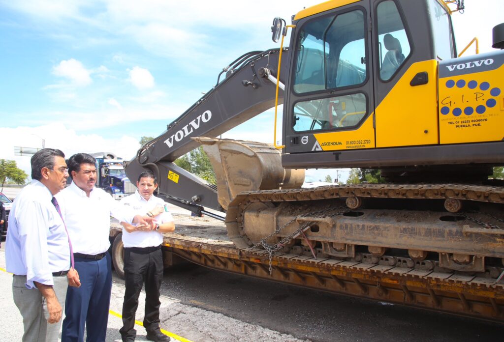 Envía Sergio Salomón maquinaria y ambulancias como ayuda Guerrero 
