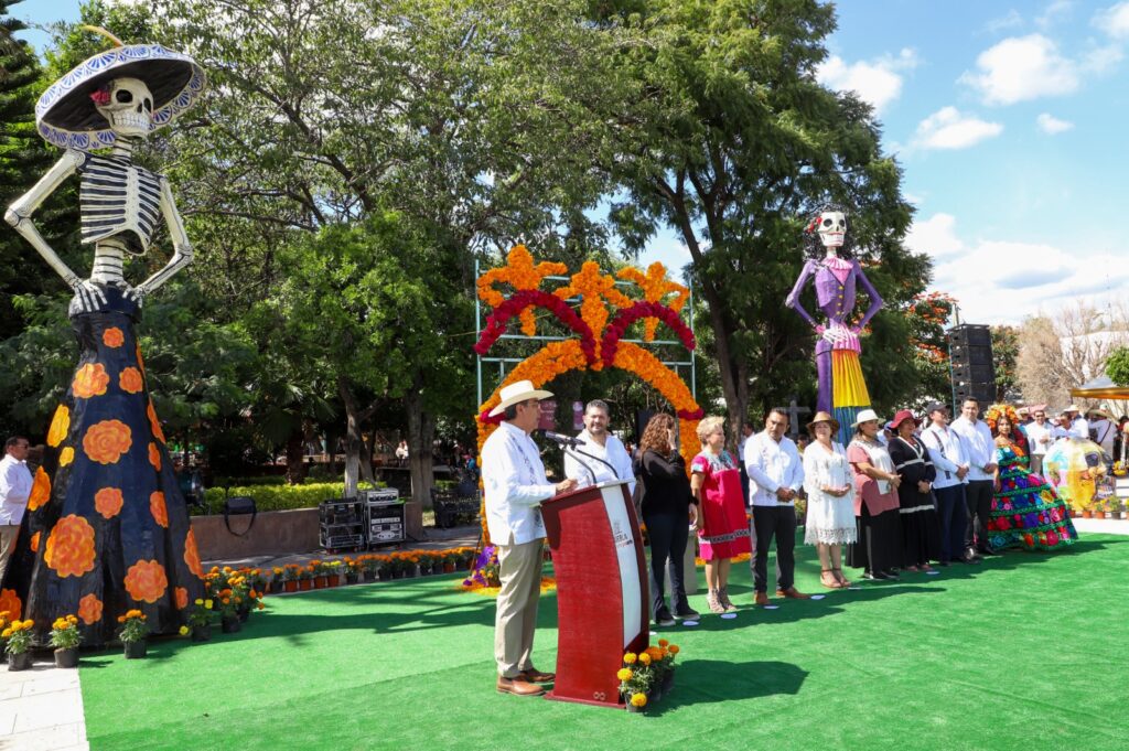 Visita Sergio Salomón altares monumentales en Huaquechula