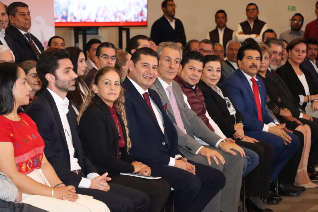 ARMENTA PRESENTA A SU EQUIPO DE CAMPAÑA_3