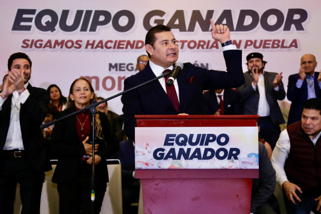 Vamos a ganar la gran batalla de Puebla, afirma Alejandro Armenta Mier, al presenta a su equipo de campaña Por Claudia García Polo @claudiagpolo