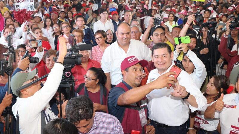 Previo al cierre de campaña, Armenta se reunió con más de 25 mil poblanas y poblanos