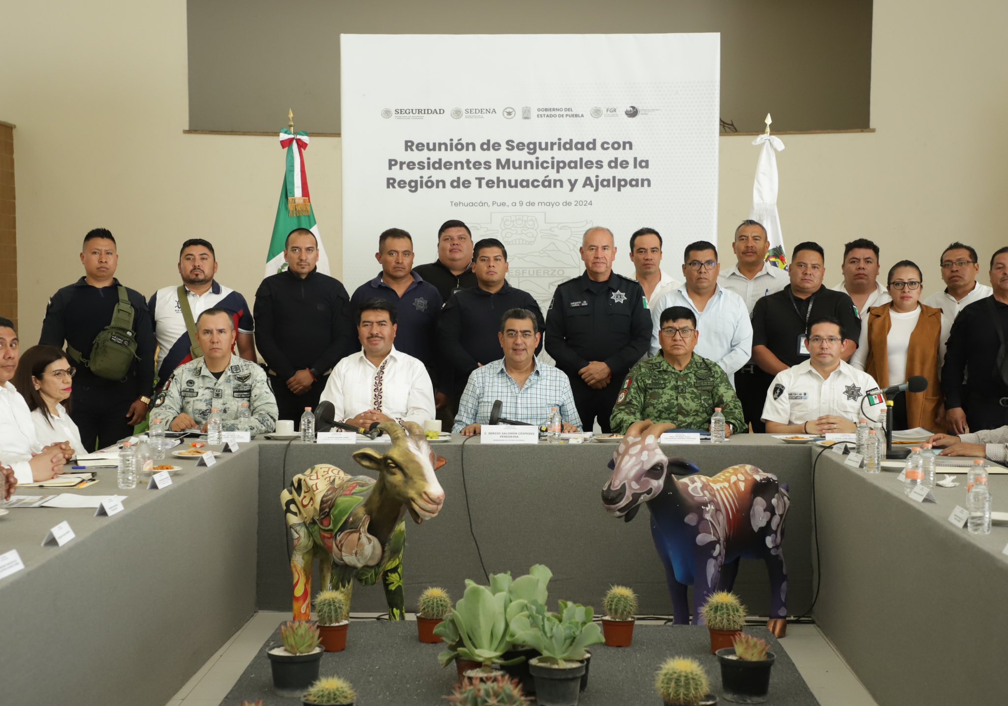Reunión de Seguridad sostiene Sergio Salomón con ediles de Tehuacán y Ajalpan