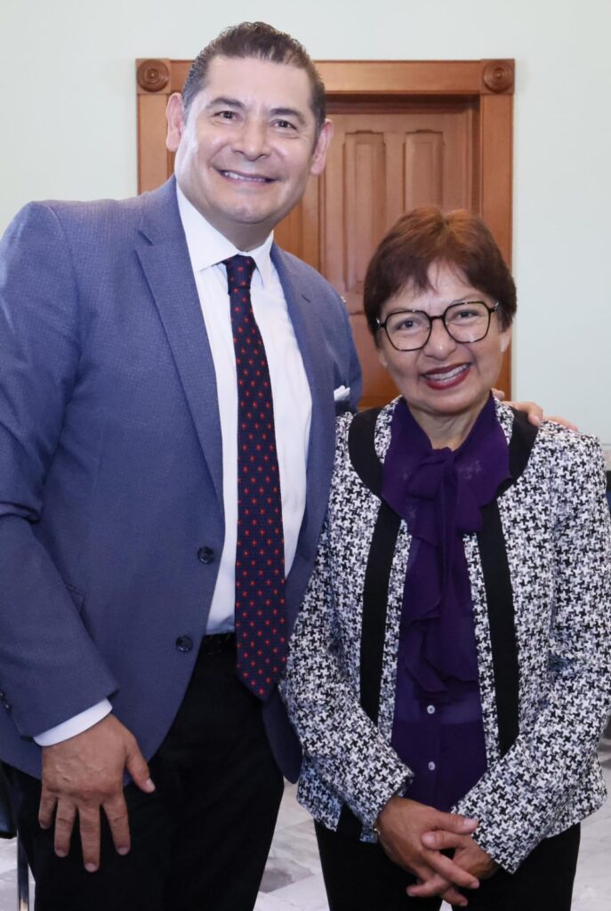 El gobernador electo Alejandro Armenta sostuvo una reunión de trabajo con la rectora Lilia Cedillo.
