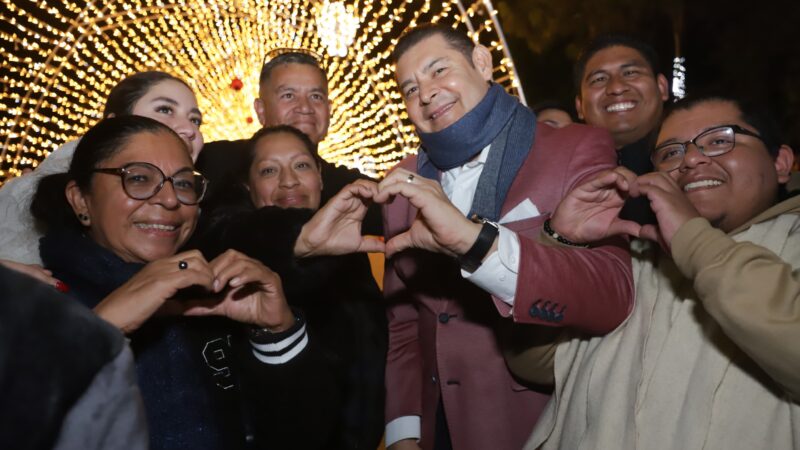 Convive el Gobernador Armenta con familias poblanas en el Festival Navideño “Por Amor a Puebla”