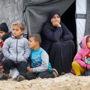 Casi un millón de personas recibe paquetes de alimentos mientras se producen nuevos ataques israelíes