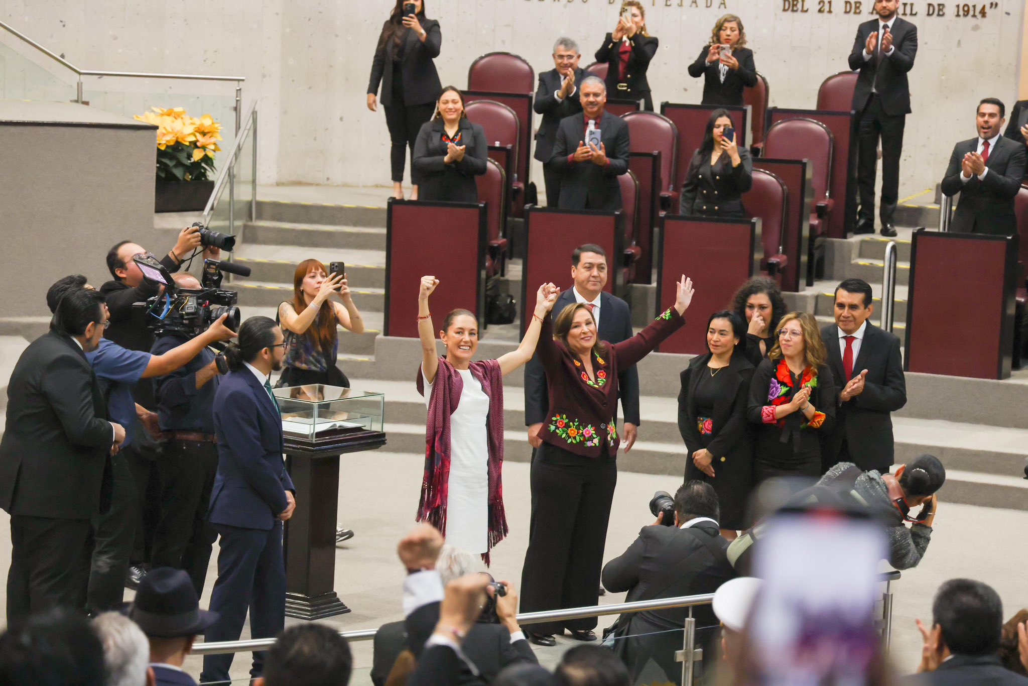 Asumen Rocío Nahle el cargo de primera gobernadora de Veracruz, estuvo presente la Presidenta Claudia Sheinbaum
