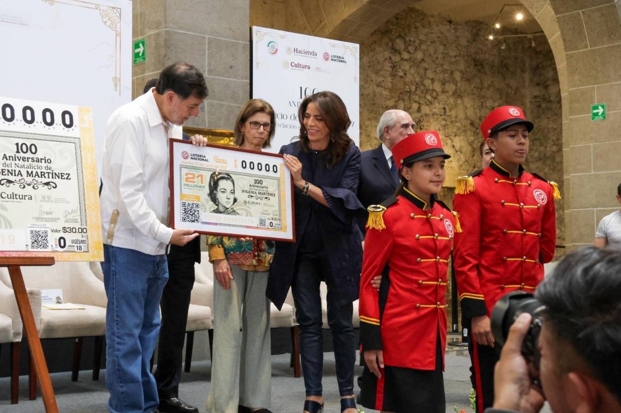 Con billete conmemorativo la Lotería Nacional rinde homenaje a Ifigenia Martínez en el Centenario de su natalicio
