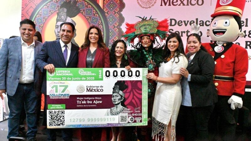 Honran Gobierno de Chiapas y Lotería Nacional a la Reina Roja de Palenque con Sorteo Superior