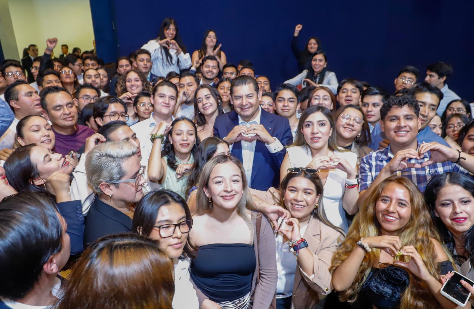 Becas de Conectividad fortalecen bienestar educativo de jóvenes poblanos: Alejandro Armenta
