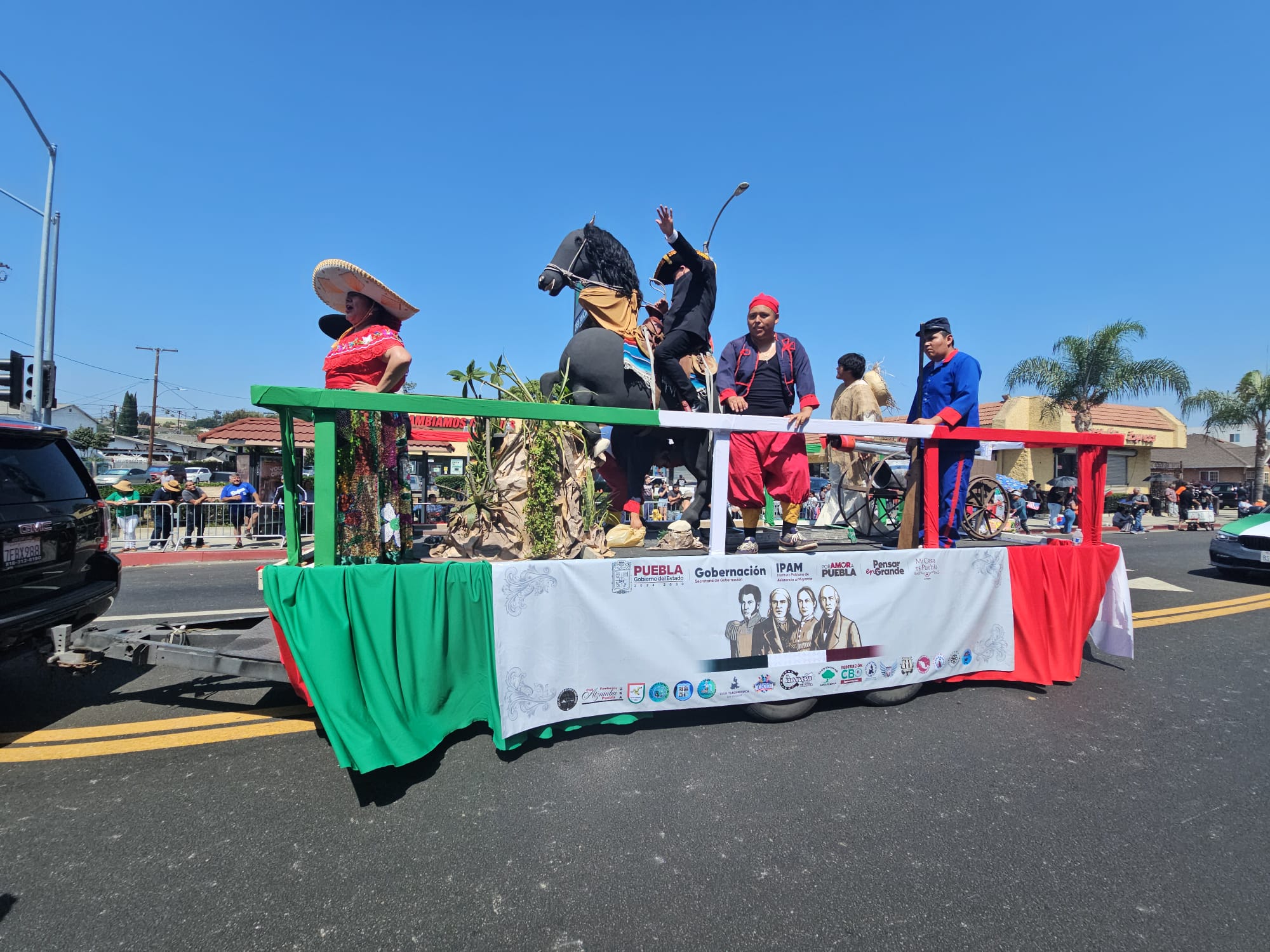 Desde Puebla se acompaña a la comunidad migrante en festejos patrios en Estados Unidos