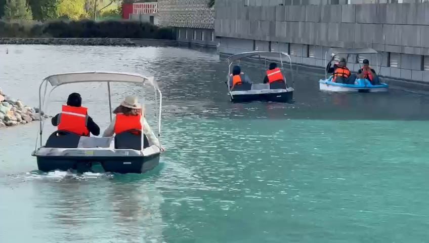 Lago del CIS en Puebla estrena paseos en lancha; promueve convivencia familiar