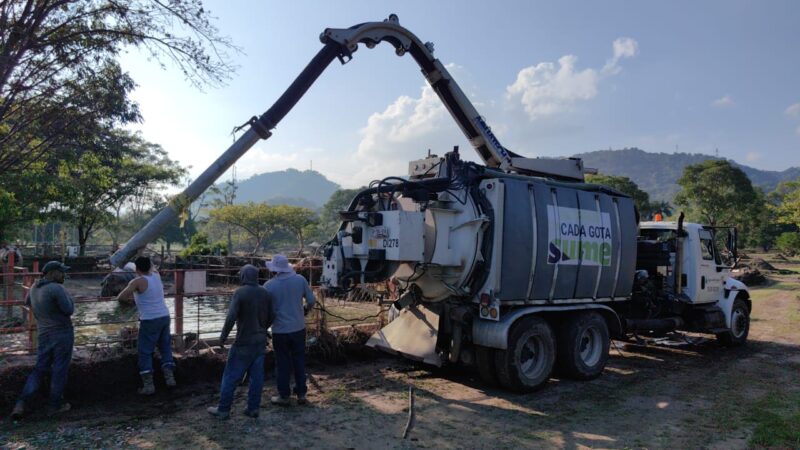 Limpieza y desazolve en más de 10 kilómetros de drenaje realizan en comunidades afectadas por las lluvias en la Sierra Norte