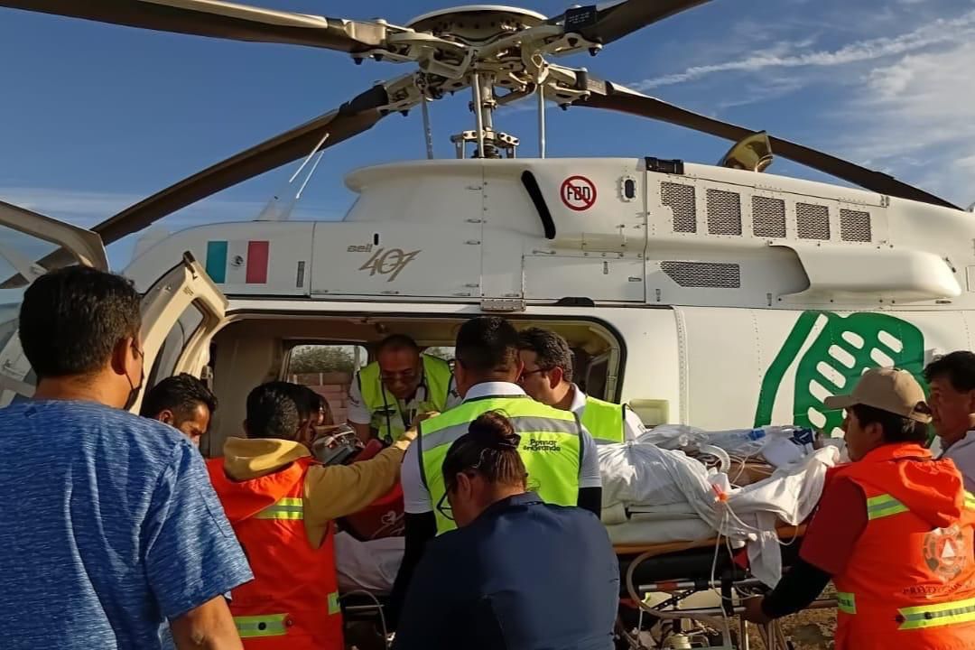 Trasladan por vía aérea a motociclista grave desde Ciudad Serdán a Puebla Capital