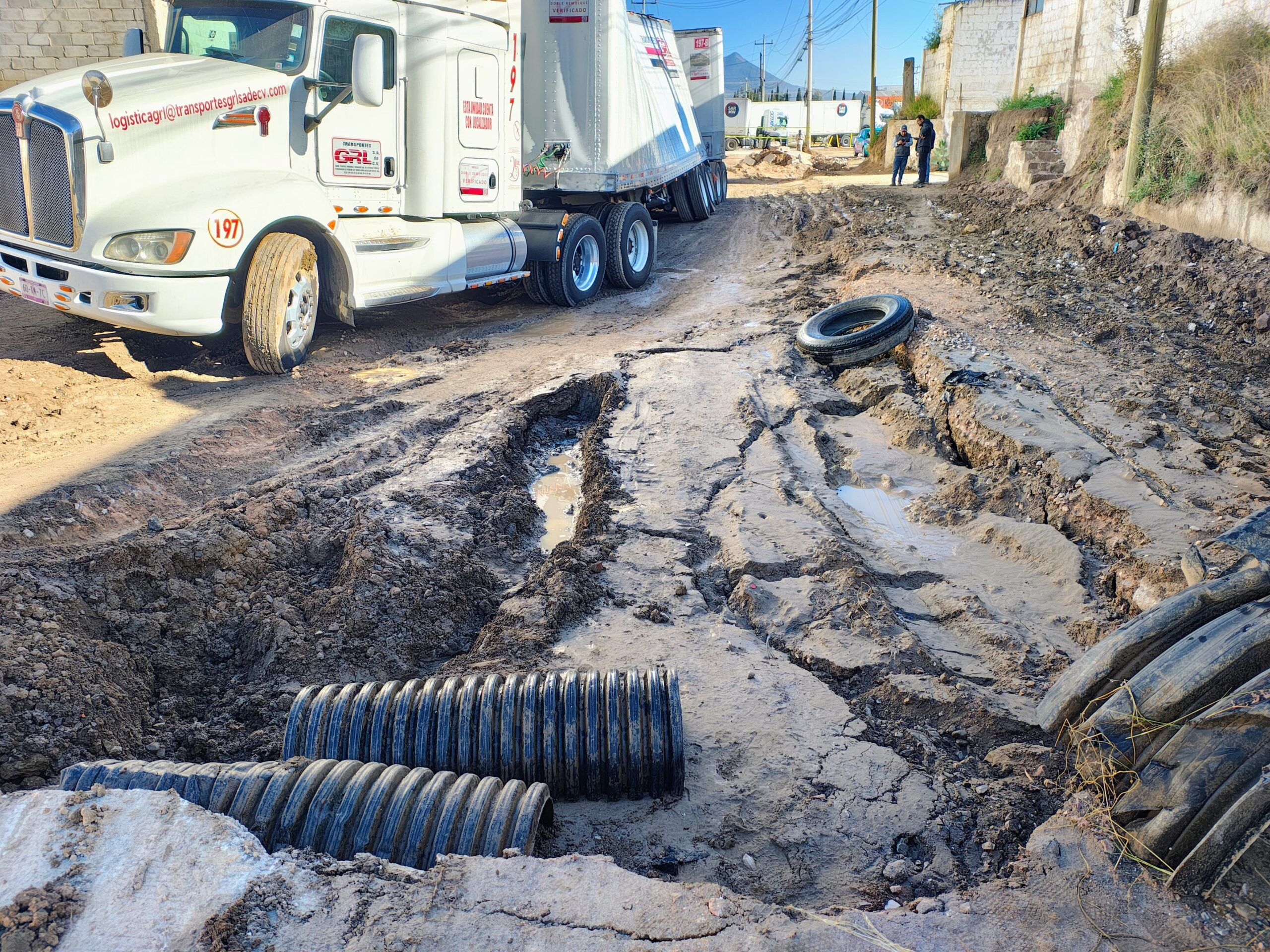 Vecinos reiteran su reclamo por los pésimos trabajos en el drenaje del Parque Industrial Chachapa
