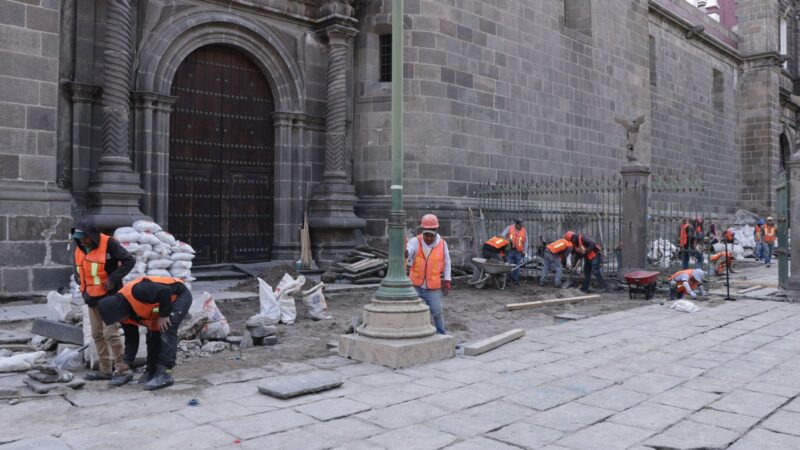 Rehabilita gobierno estatal el atrio de la Catedral Poblana
