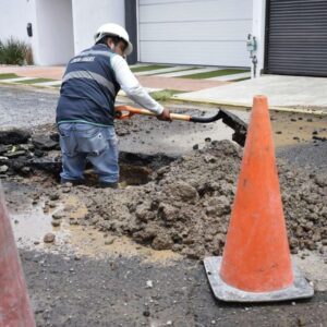 Refuerza Agua de Puebla reparación de fugas de agua potable, ante el aumento de presión en tuberías