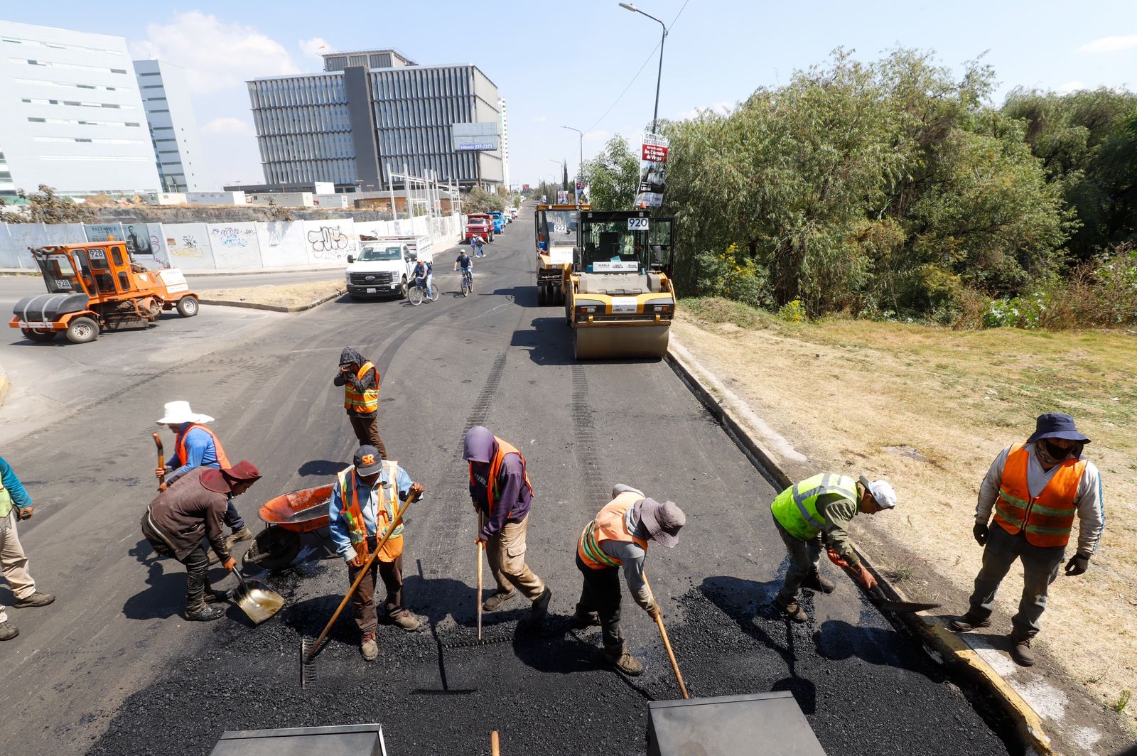 Rehabilitación de avenida Cúmulo de Virgo mejora movilidad y beneficia a familias y estudiantes: Armenta