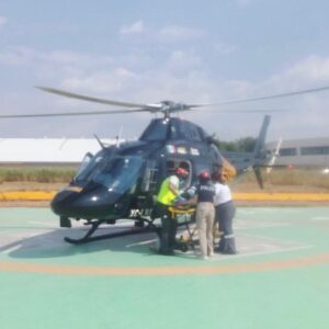 Traslado aéreo de una mujer con embarazo gemelar desde Cuetzalan