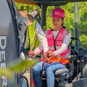 CMIC Puebla forma a la 1ª. generación de operadoras de maquinaria pesada🚜