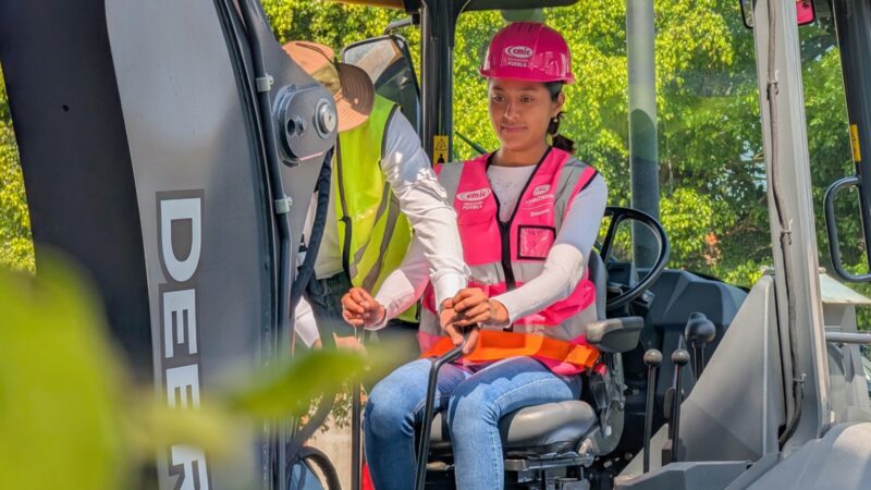 CMIC Puebla forma a la 1ª. generación de operadoras de maquinaria pesada🚜