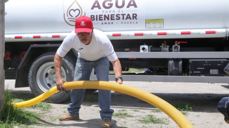 Gobierno de Puebla lleva agua para el bienestar a colonias con desabasto