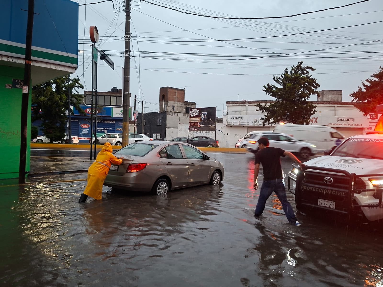 Protección Civil atiende afectaciones por lluvias en zona metropolitana