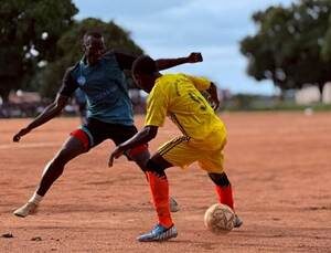 De tiroteos a partidos de fútbol: la vida en primera línea de mantenimiento de la paz de la ONU