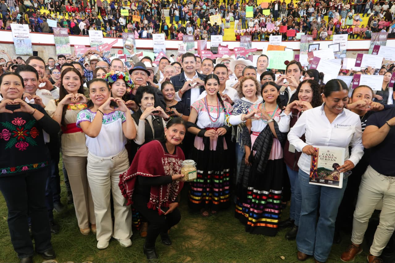 Al campo y conectividad, para bienestar de familias serranas: Armenta Mier