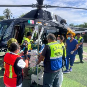 Realiza Gobierno de Puebla traslado aéreo desde Acatlán