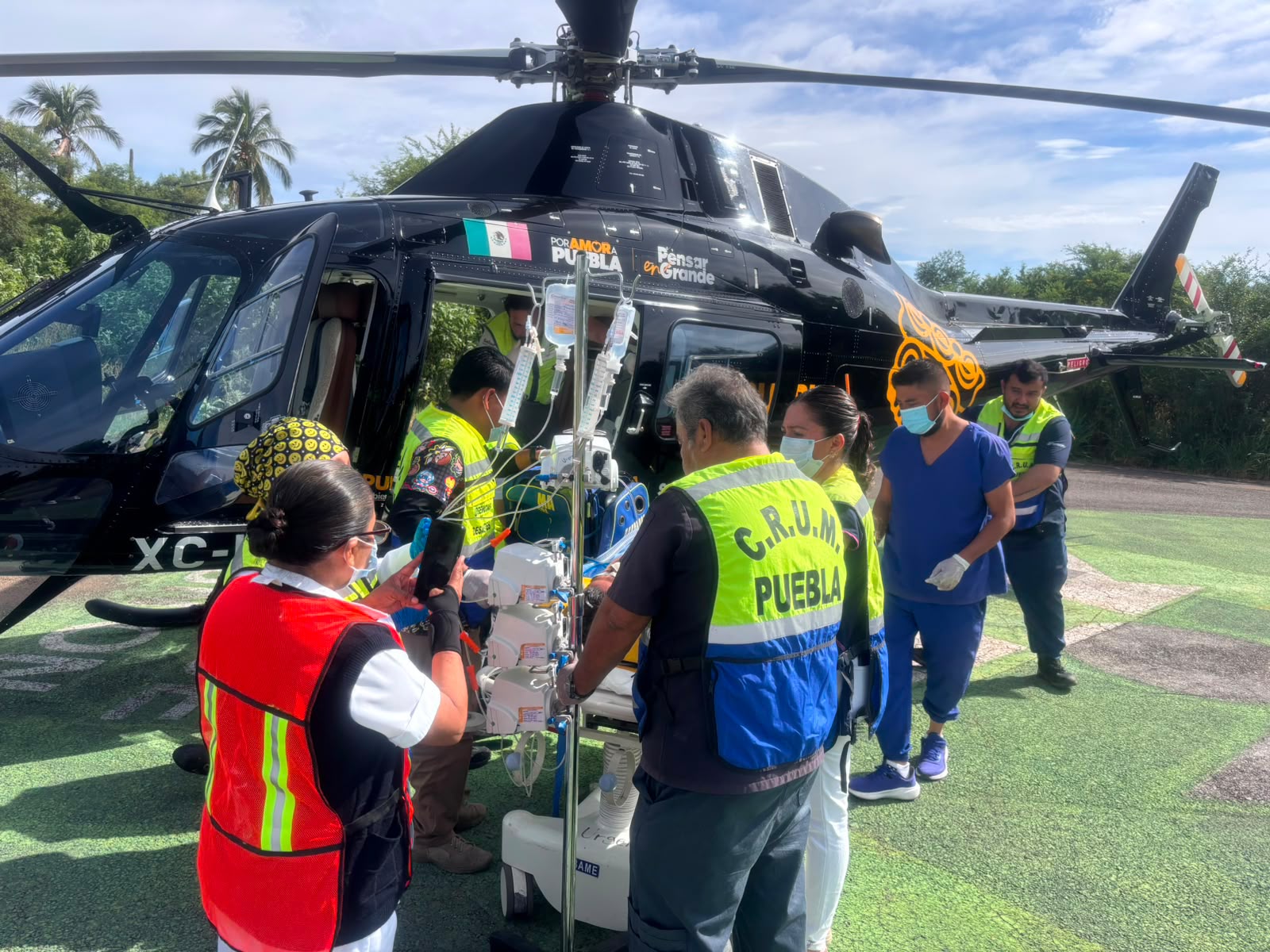Realiza Gobierno de Puebla traslado aéreo desde Acatlán