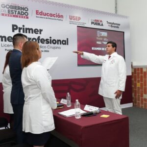 Primera generación de Médico Cirujano de la USEP culmina su formación