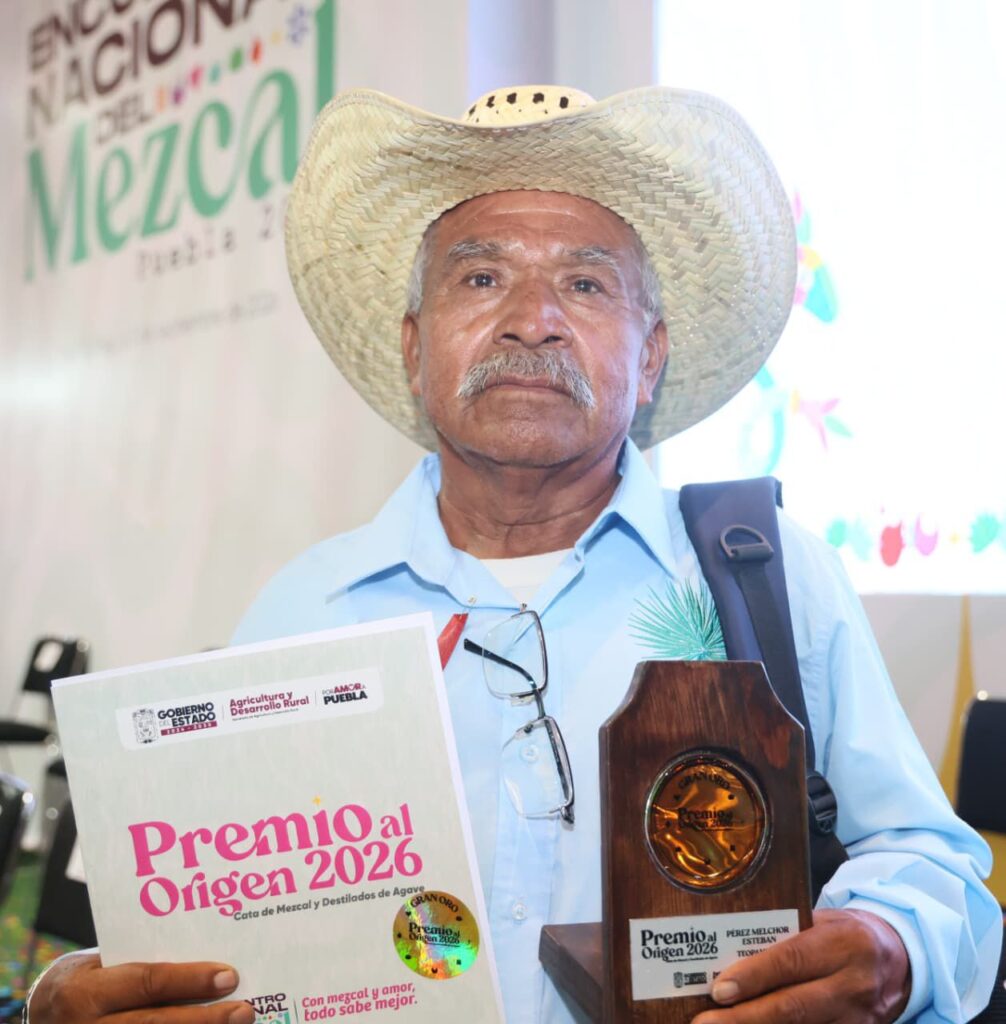 PREMIO DE ORIGEN AL MEZCAL POBLANO 2026