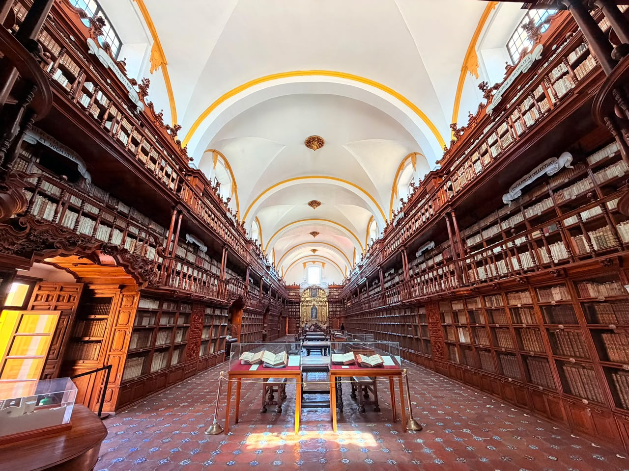 Biblioteca Palafoxiana celebra 380 años de ser memoria viva de Puebla