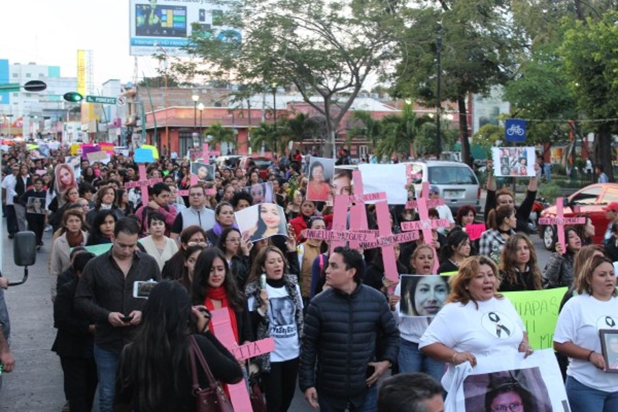 Cientos de chiapanecas salen a las calles a marchar contra feminicidio