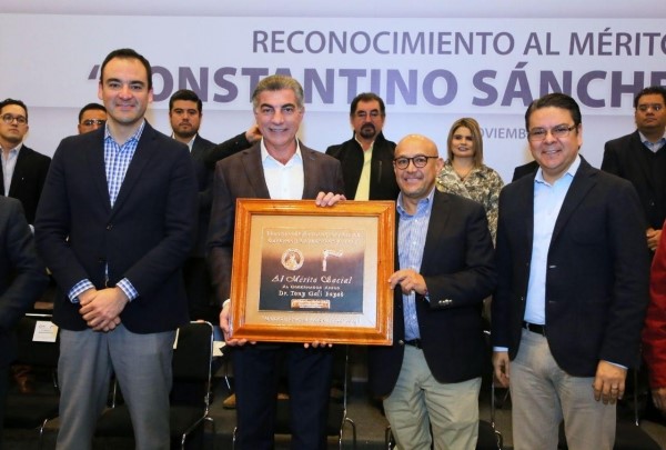 Tony Gali recibe el mérito social «Constantino Sánchez Romano»