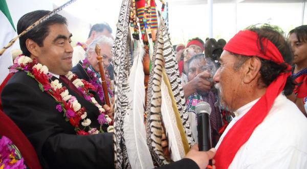 Pueblos Originarios entregan Bastón de Mando a Barbosa Huerta