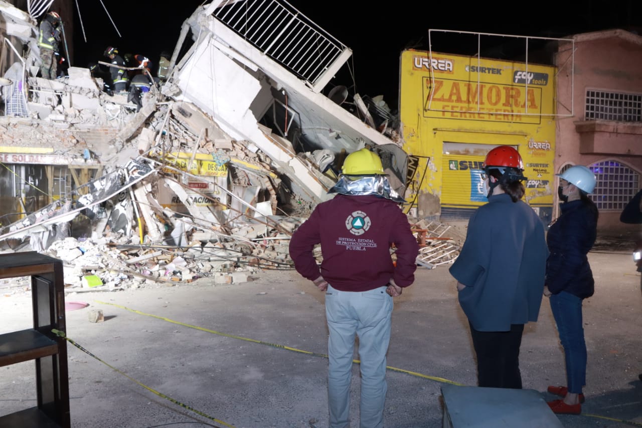 Rescata Bomberos dos cuerpos más víctimas de la explosión en el Barrio de San Matías