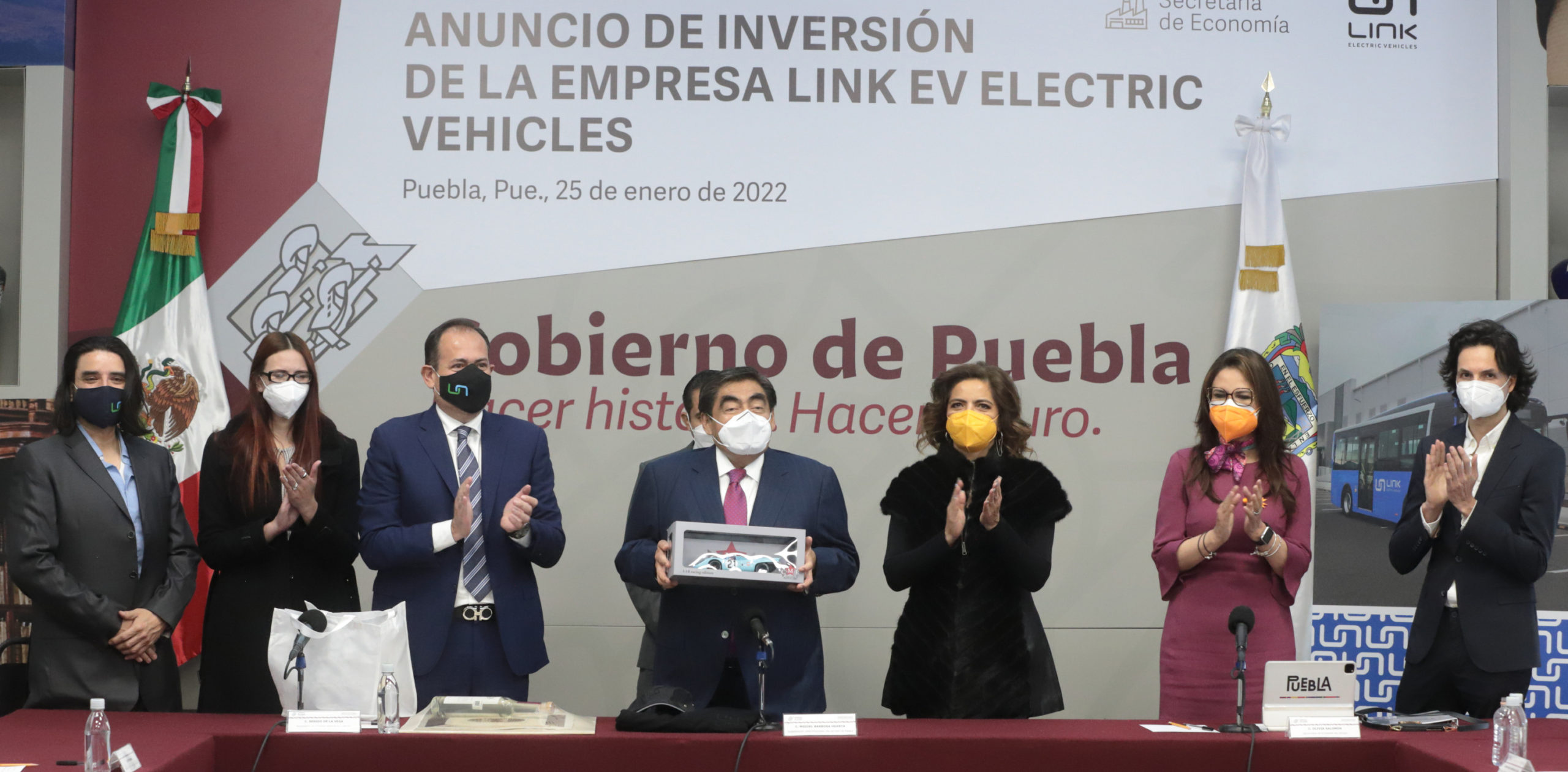 Con una inversión prevista de 265 mdd, arriba a Puebla ensambladora de camiones y autobuses eléctricos
