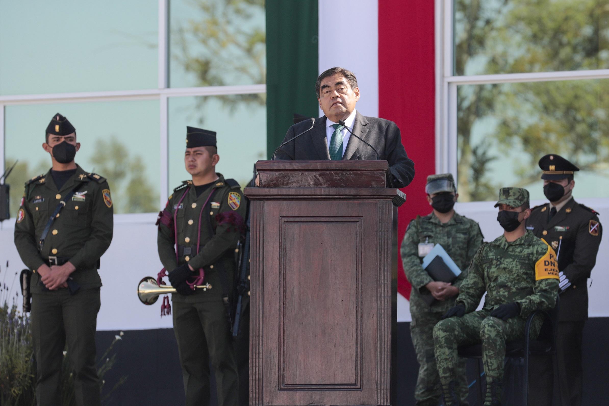Retos actuales demandan actuación conjunta entre sociedad y Ejército Mexicano: Miguel Barbosa
