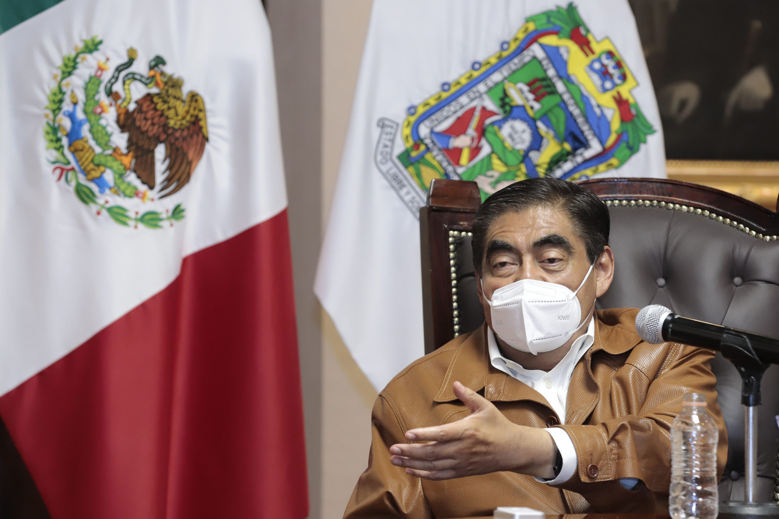 Pide Miguel Barbosa a MORENA presentar denuncias contra los ex alcaldes del PAN, para empatar la competencia y señalamientos