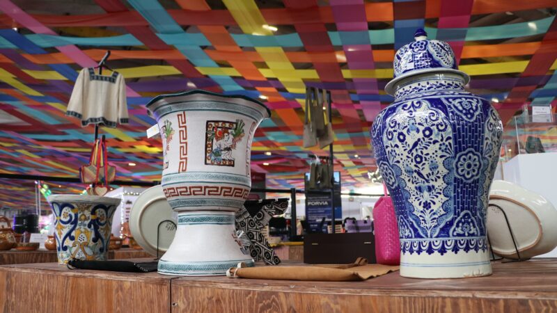 En la Feria de Puebla puedes apreciar y adquirir las más bellas artesanías de Talavera, barro, cajas de madera y textiles